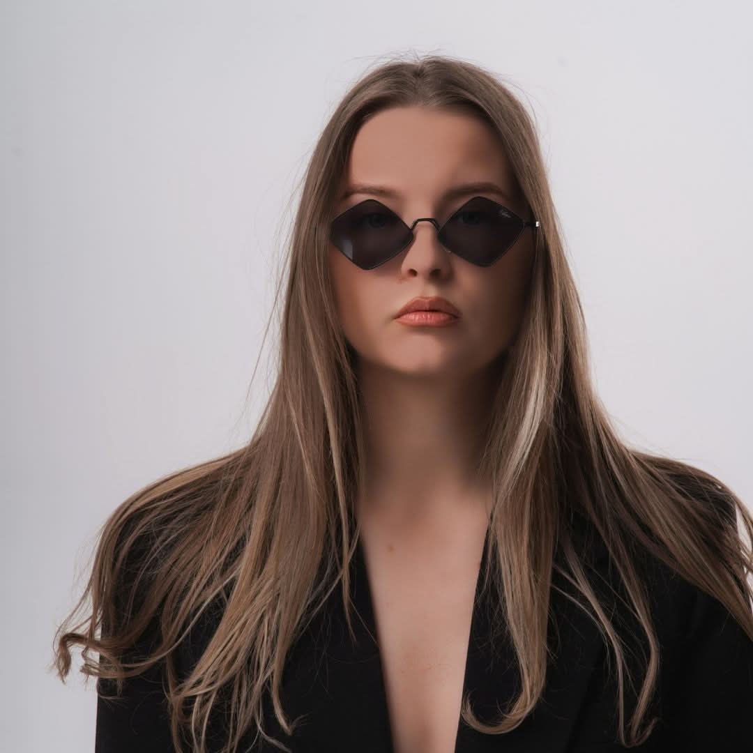 Vivian Black Sonnenbrillen
